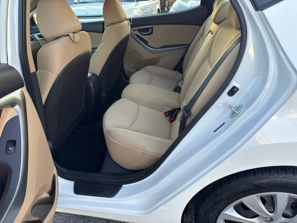 2012 Hyundai Elantra Image 19