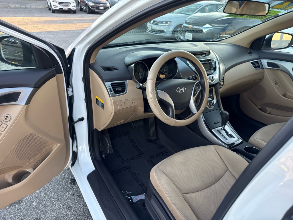 2012 Hyundai Elantra Image 21