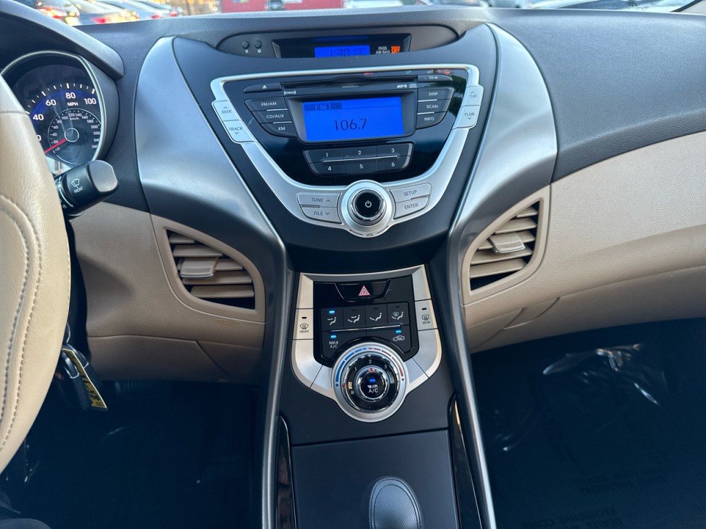2012 Hyundai Elantra Image 24