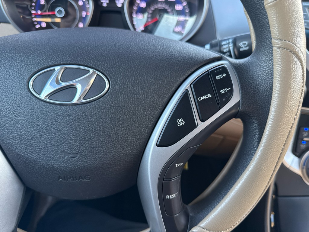 2012 Hyundai Elantra Image 25