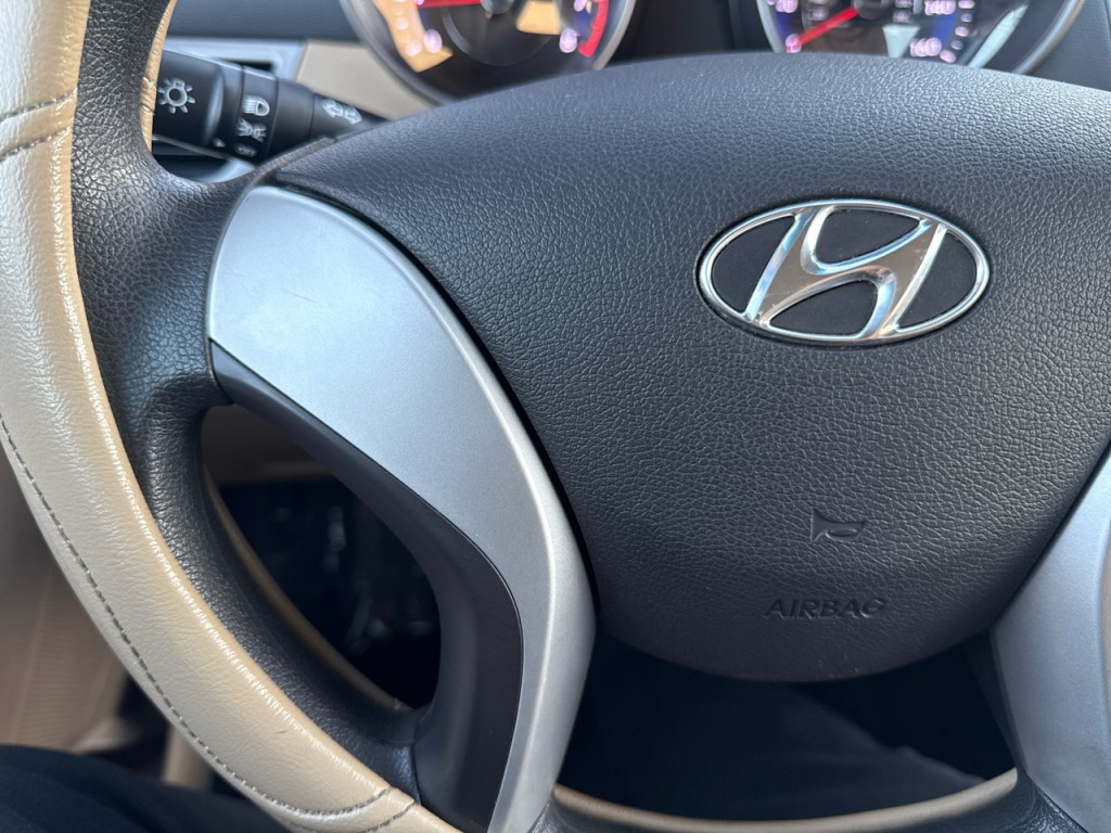 2012 Hyundai Elantra Image 26