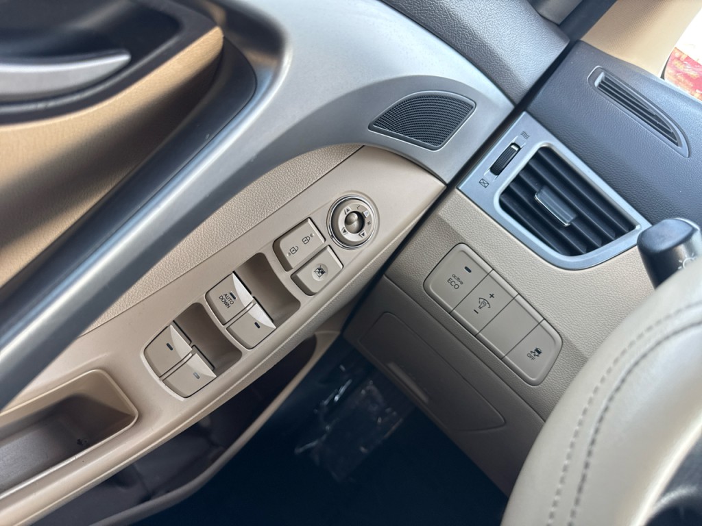 2012 Hyundai Elantra Image 27