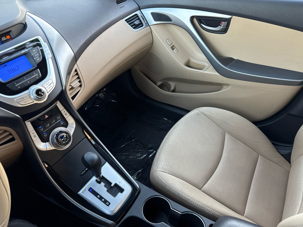 2012 Hyundai Elantra Image 30