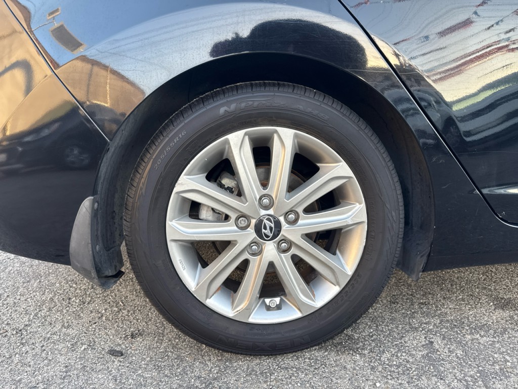 2014 Hyundai Elantra Image 9