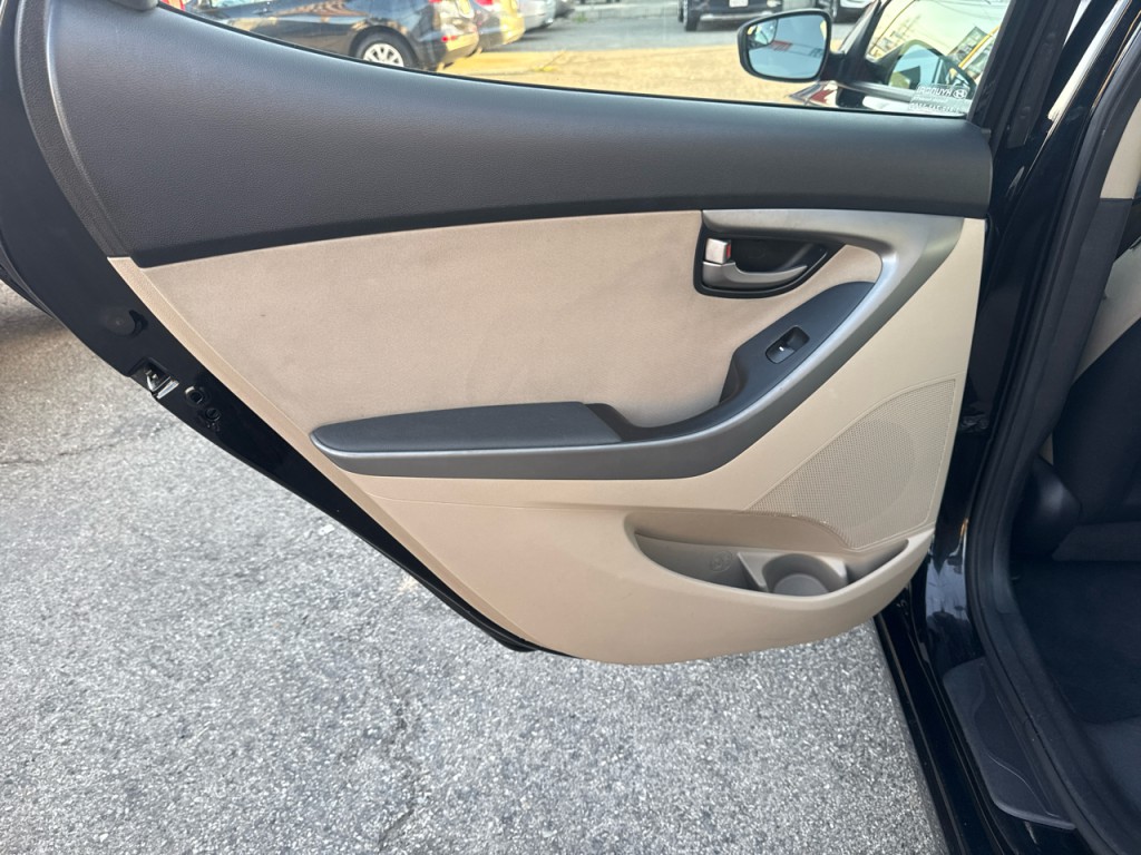 2014 Hyundai Elantra Image 18