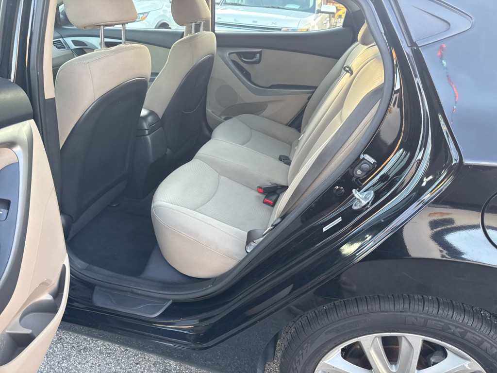 2014 Hyundai Elantra Image 19