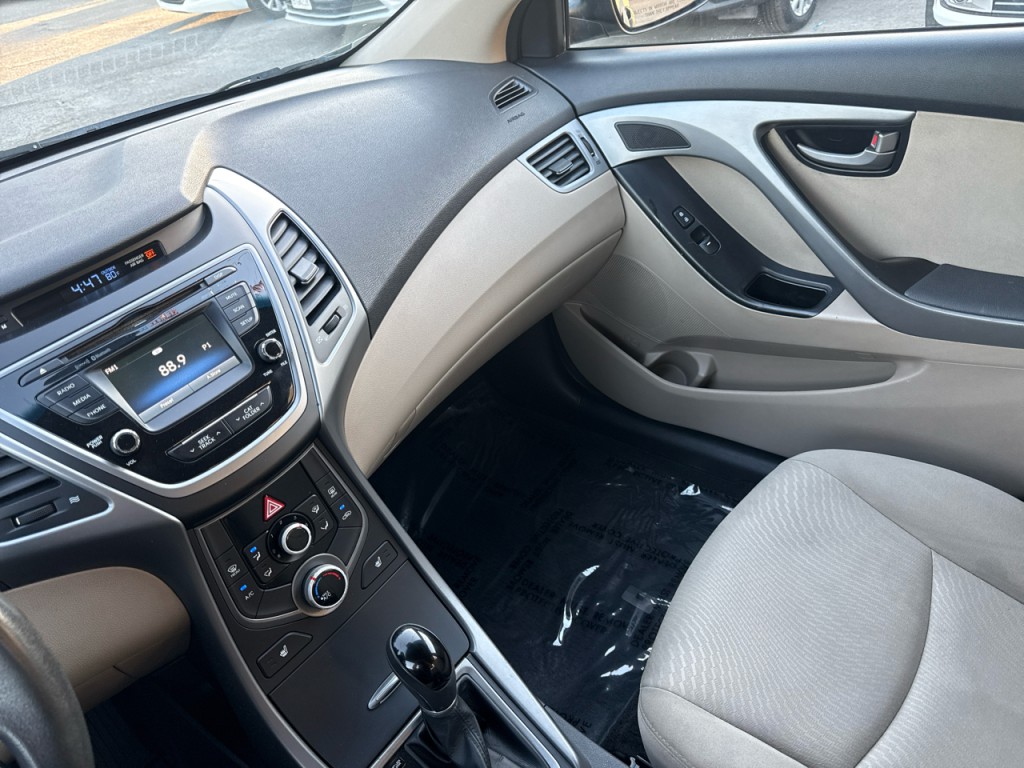 2014 Hyundai Elantra Image 32
