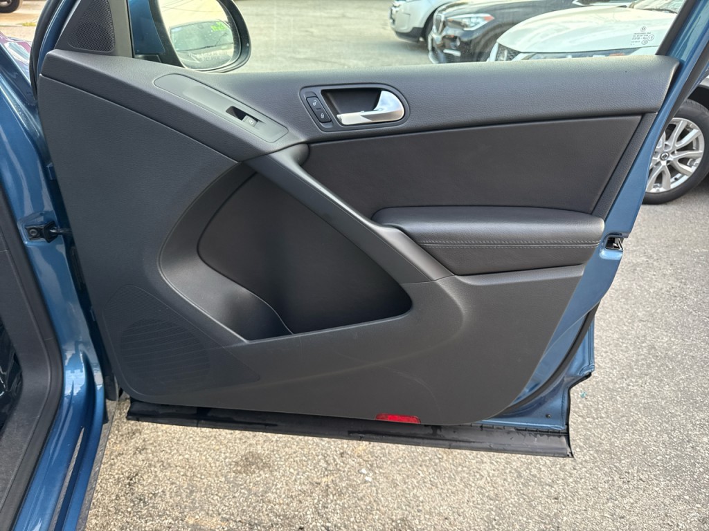 2017 Volkswagen Tiguan Image 12