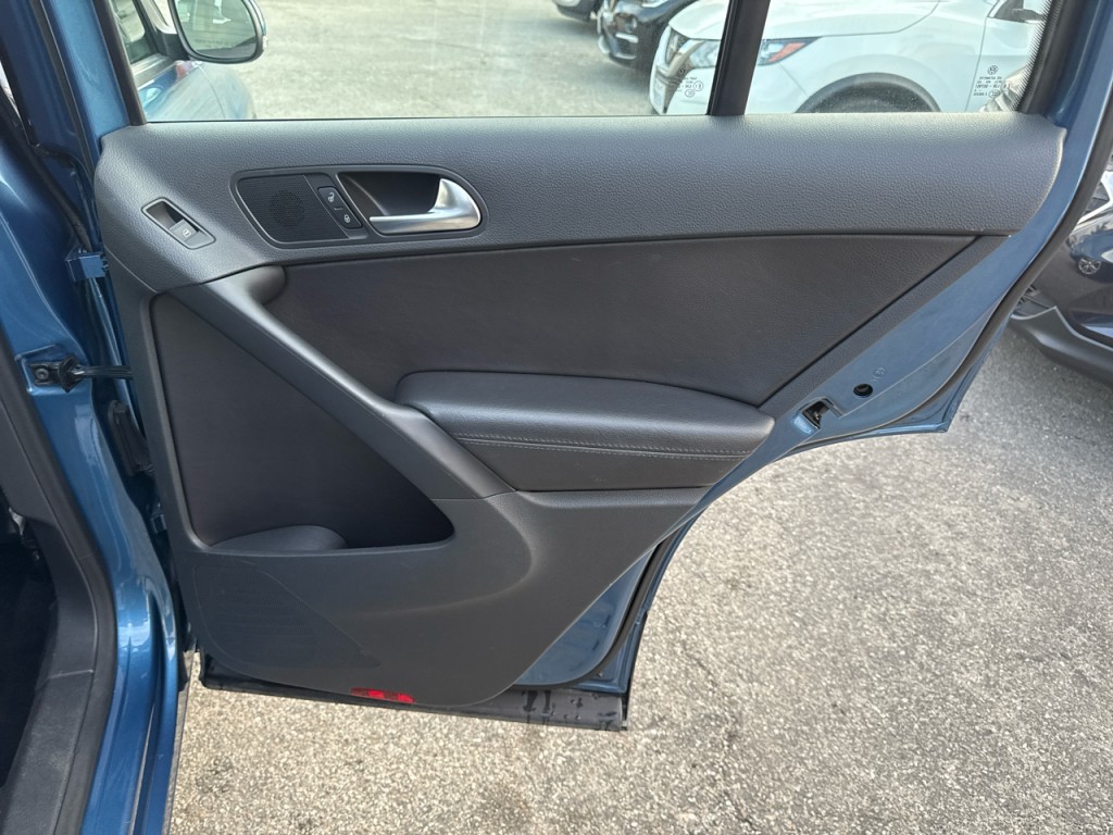 2017 Volkswagen Tiguan Image 16