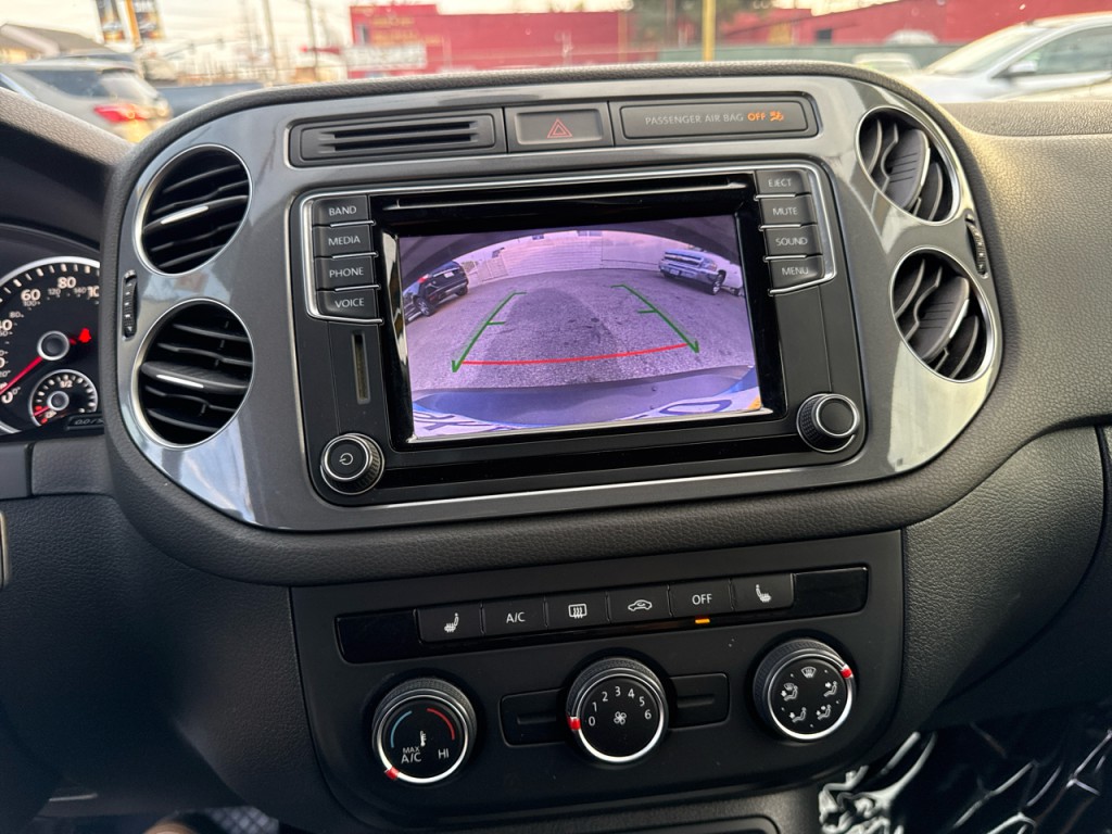 2017 Volkswagen Tiguan Image 30