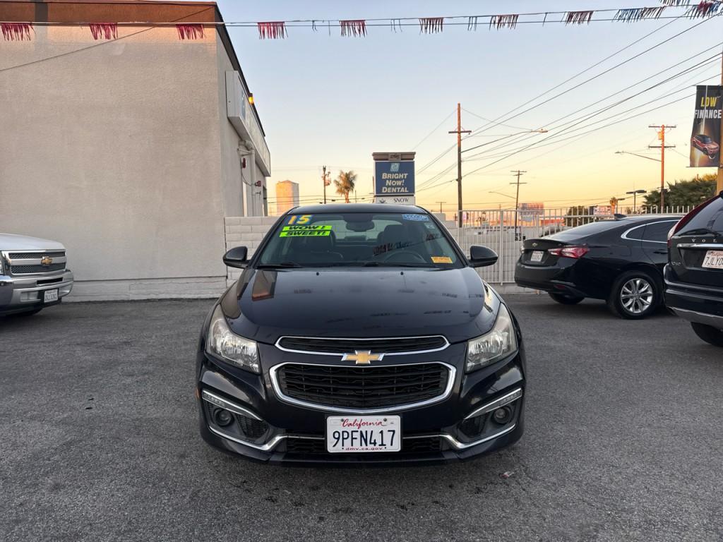 2015 Chevrolet Cruze Image 2
