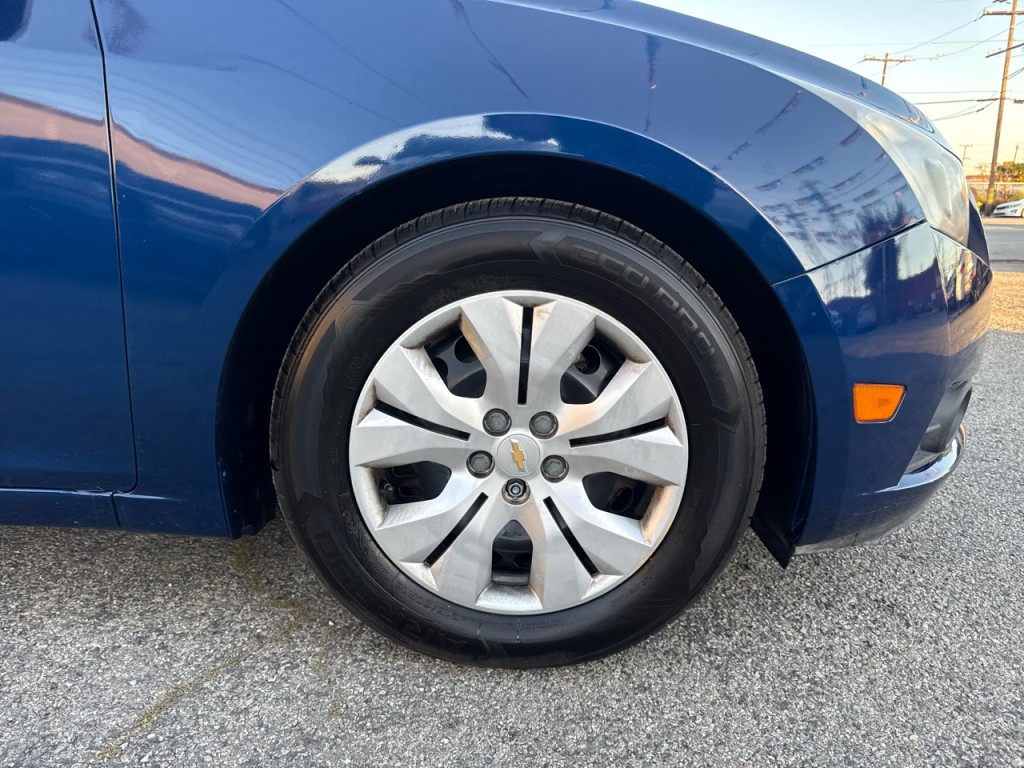 2013 Chevrolet Cruze Image 8