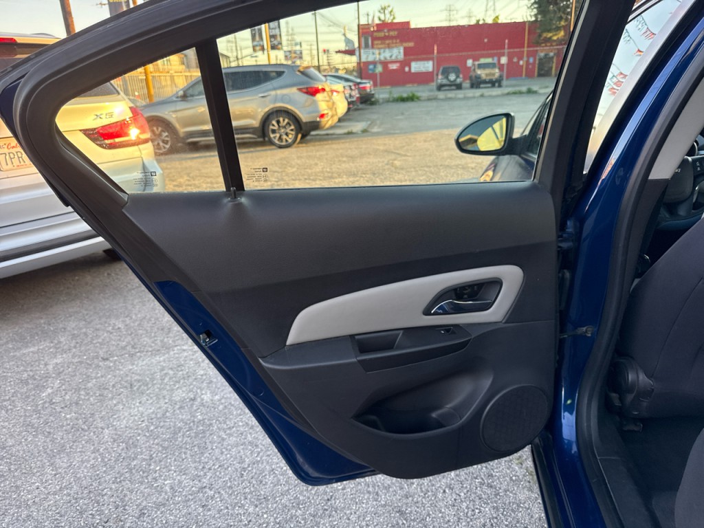 2013 Chevrolet Cruze Image 18