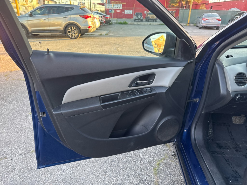 2013 Chevrolet Cruze Image 20