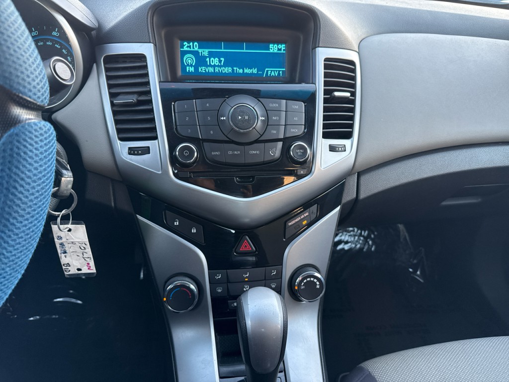 2013 Chevrolet Cruze Image 24