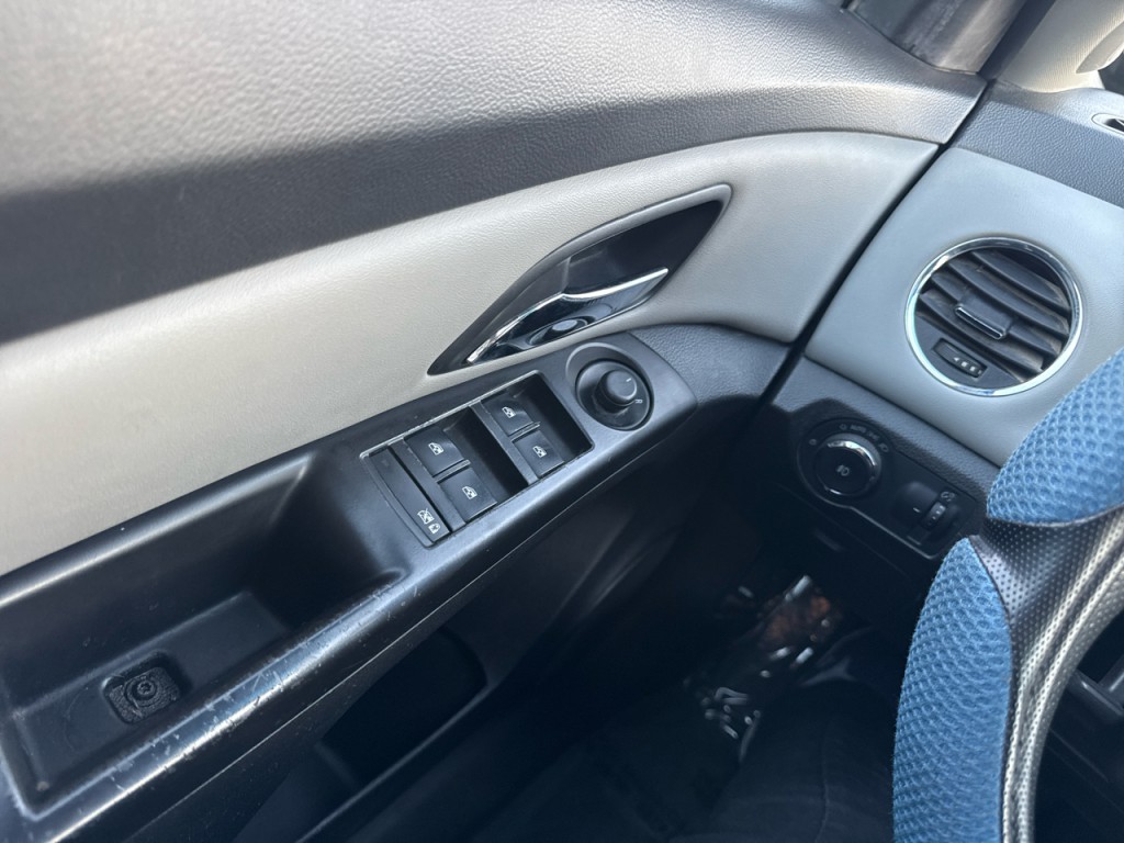 2013 Chevrolet Cruze Image 27