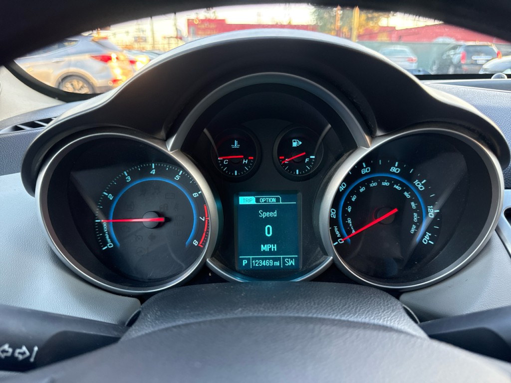 2013 Chevrolet Cruze Image 28