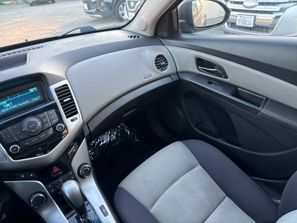2013 Chevrolet Cruze Image 30