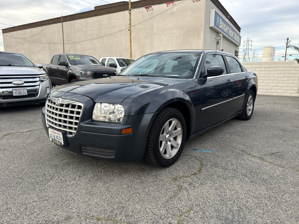 2007 Chrysler 300 Image 3