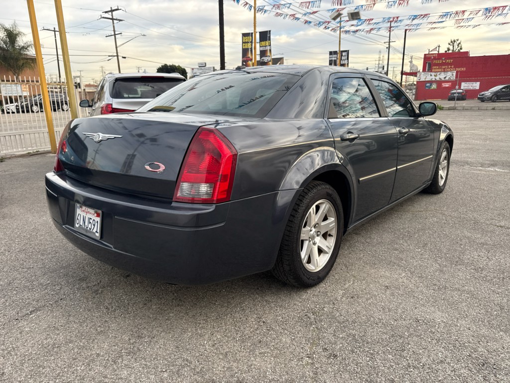 2007 Chrysler 300 Image 6