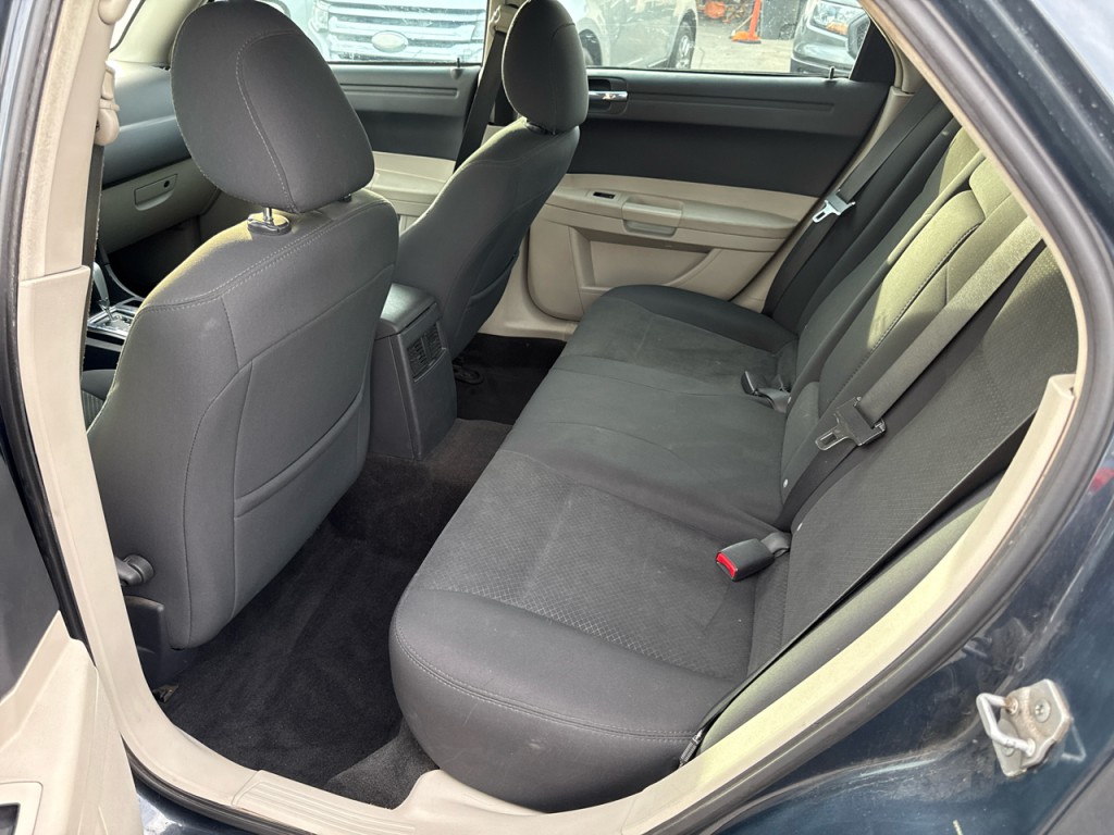 2007 Chrysler 300 Image 19