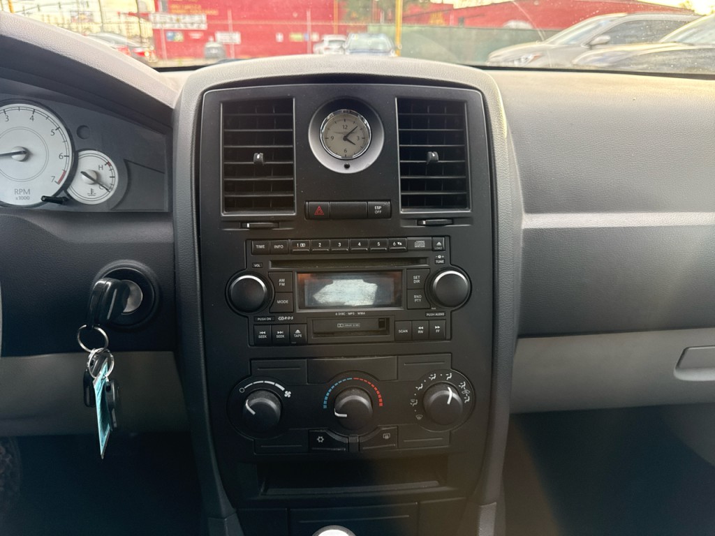 2007 Chrysler 300 Image 24