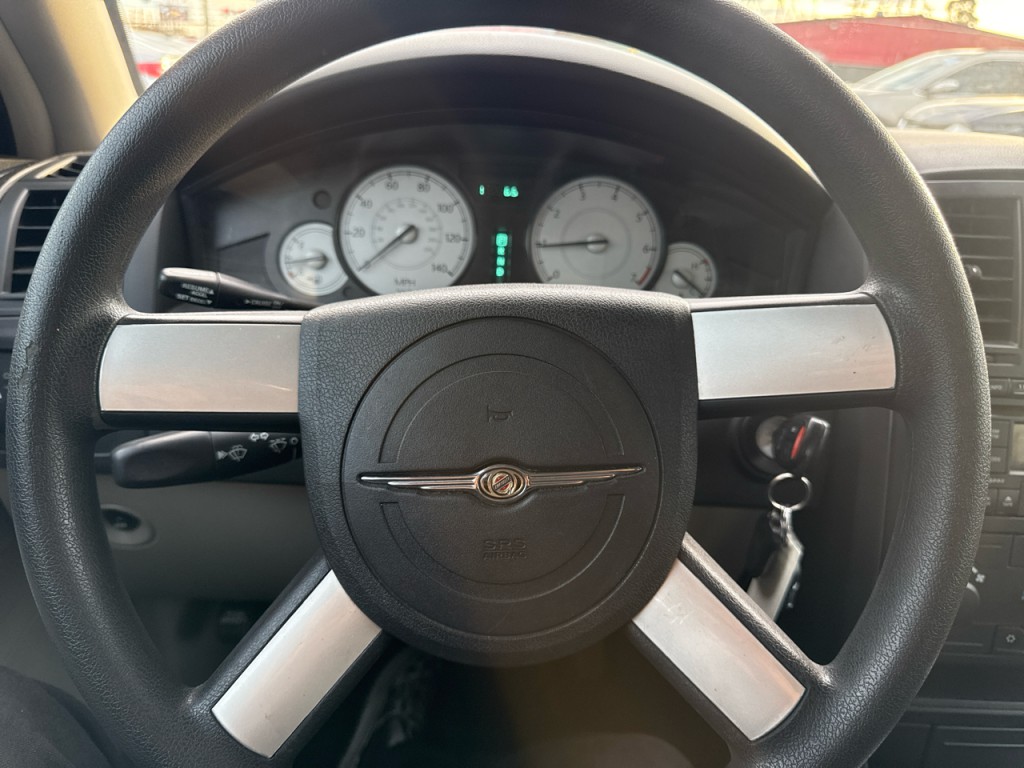 2007 Chrysler 300 Image 25