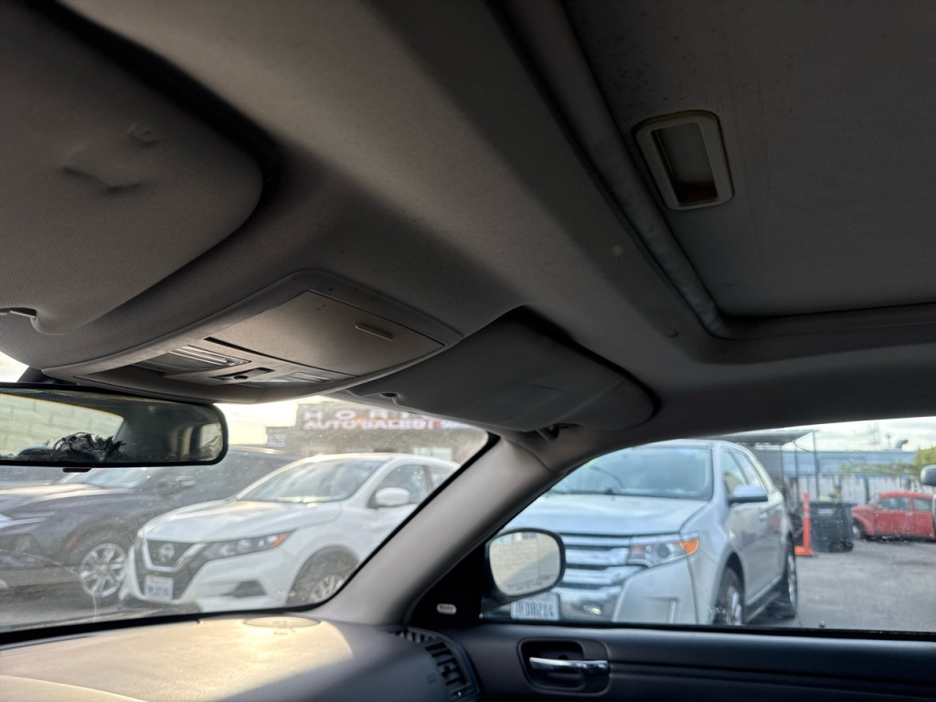 2007 Chrysler 300 Image 28