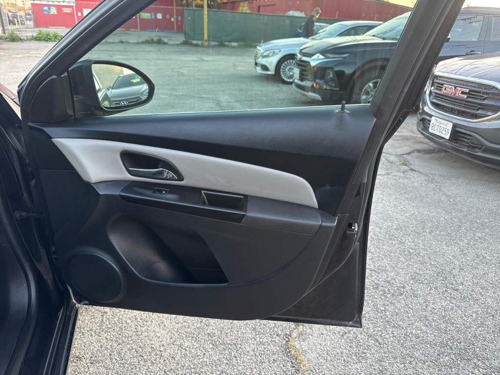 2014 Chevrolet Cruze Image 12