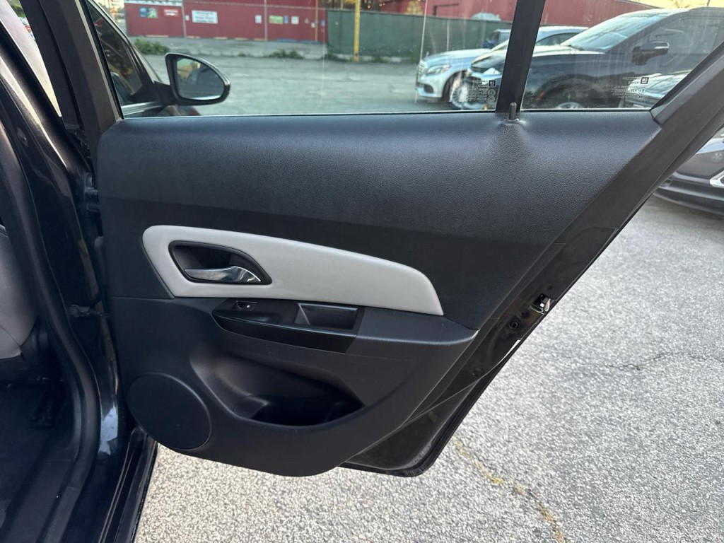 2014 Chevrolet Cruze Image 14