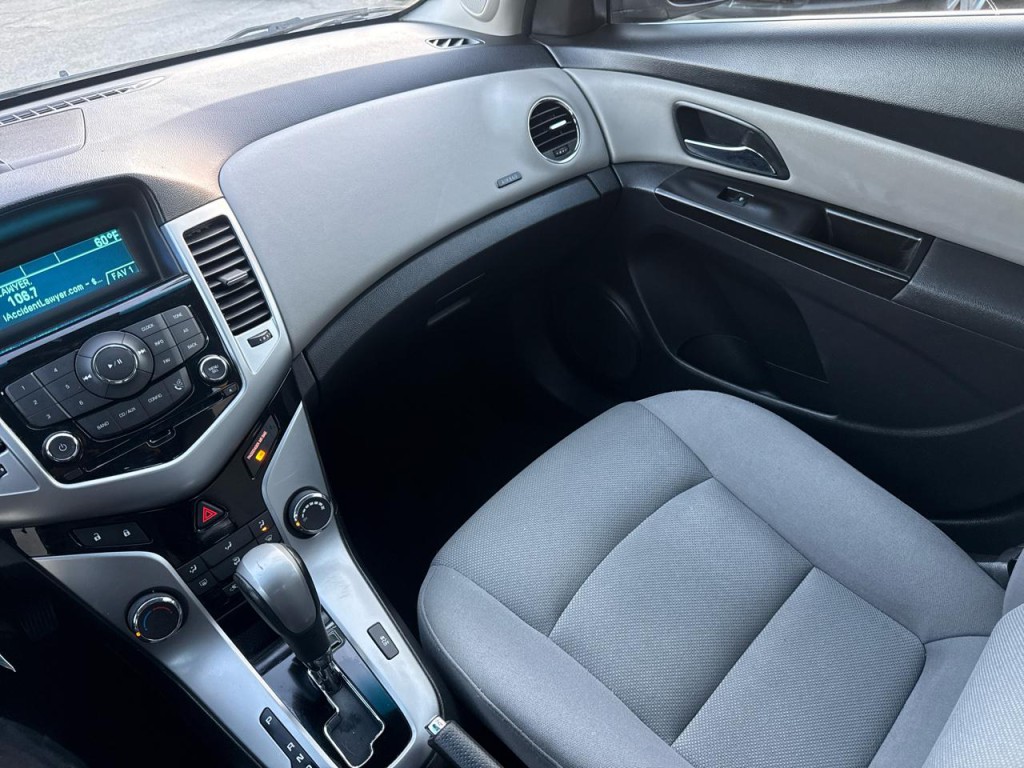 2014 Chevrolet Cruze Image 30