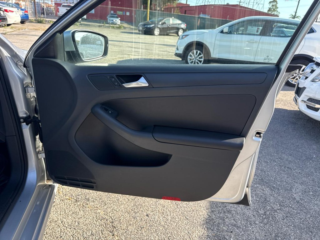 2014 Volkswagen Jetta Image 12