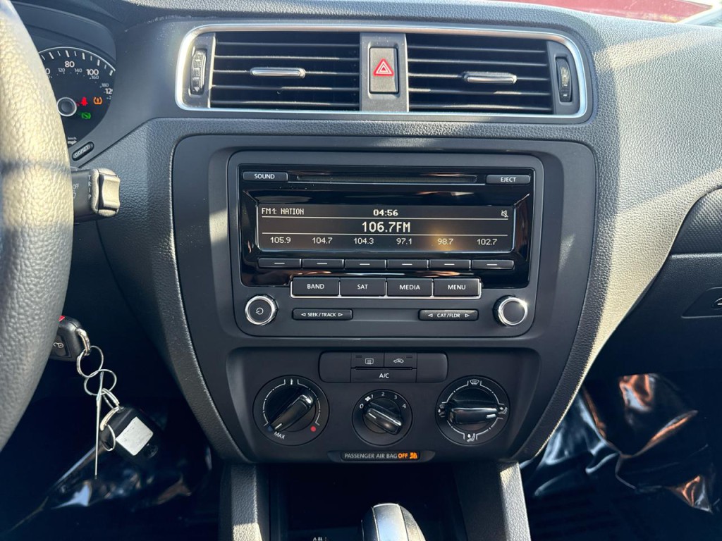 2014 Volkswagen Jetta Image 24