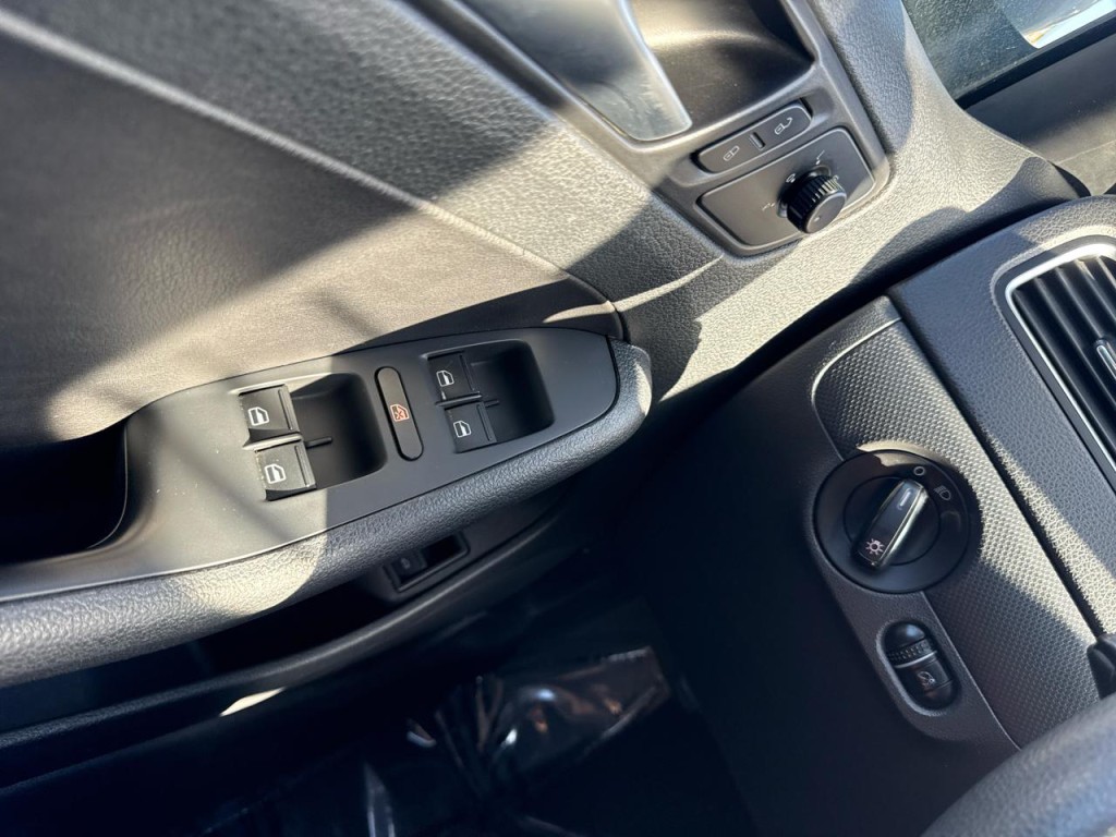 2014 Volkswagen Jetta Image 27
