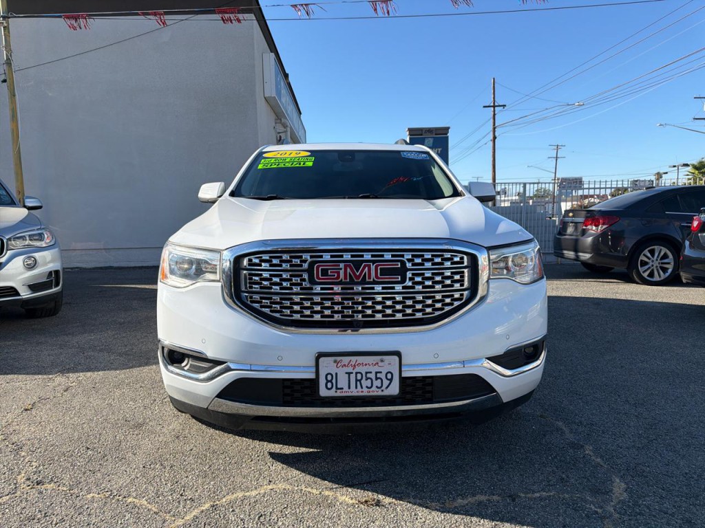 2019 GMC Acadia Image 2