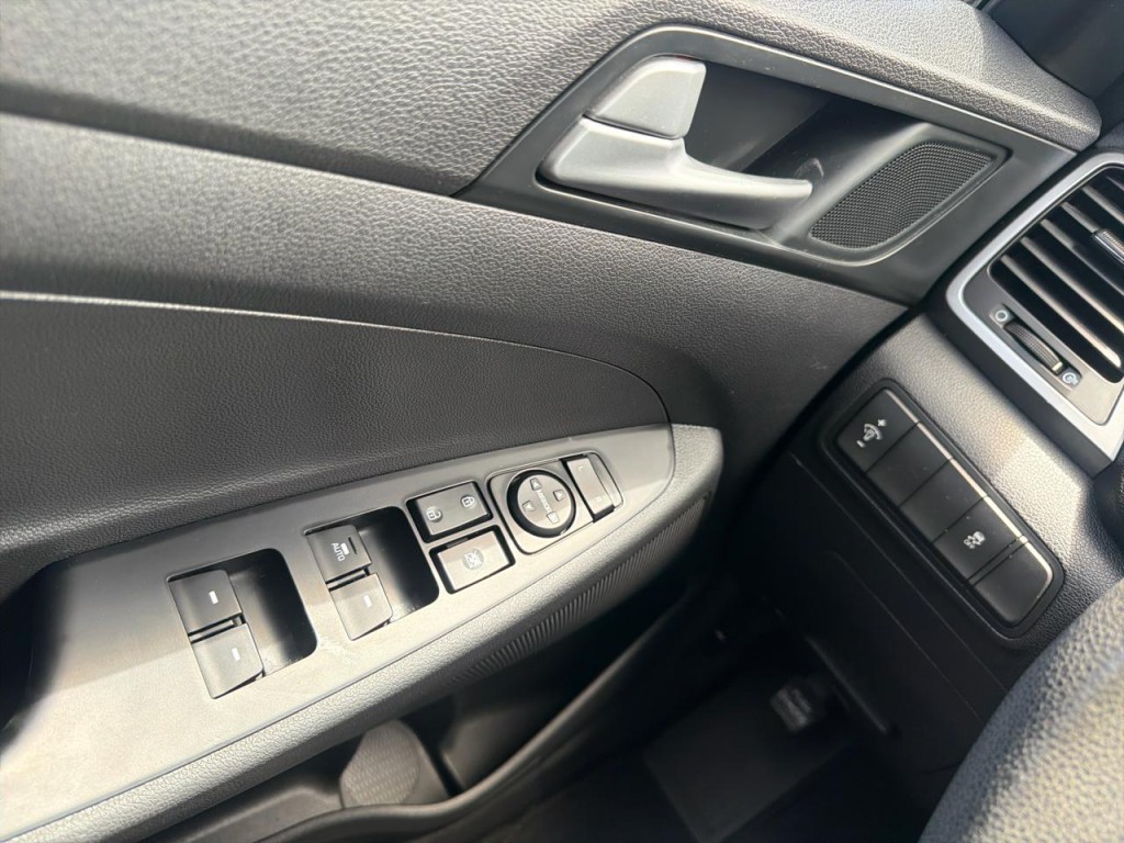 2016 Hyundai Tucson Image 28