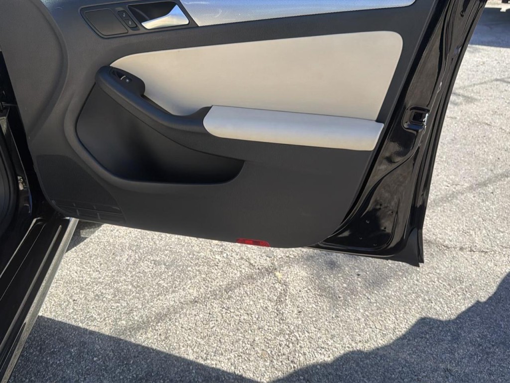 2015 Volkswagen Jetta Image 12