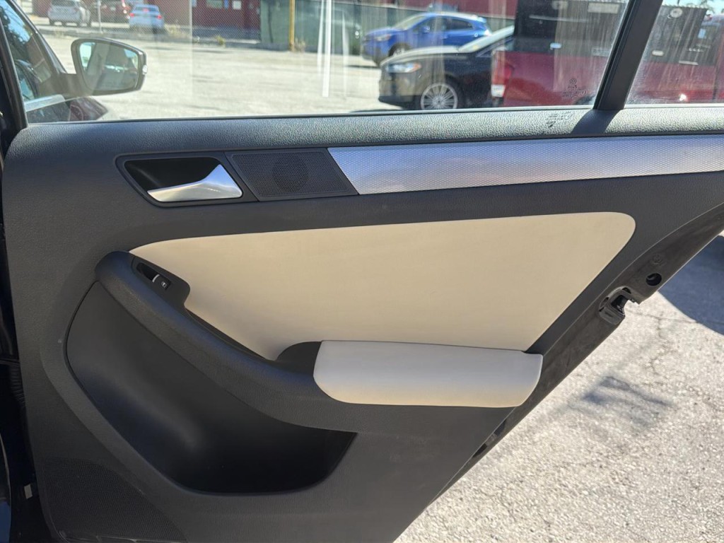 2015 Volkswagen Jetta Image 14