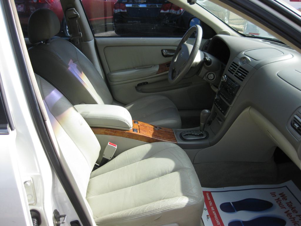 2002 INFINITI I35 Image 8