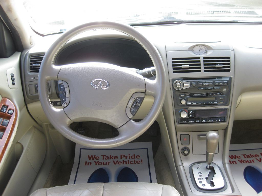 2002 INFINITI I35 Image 9
