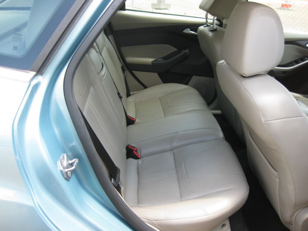 2012 Ford Focus Image 6