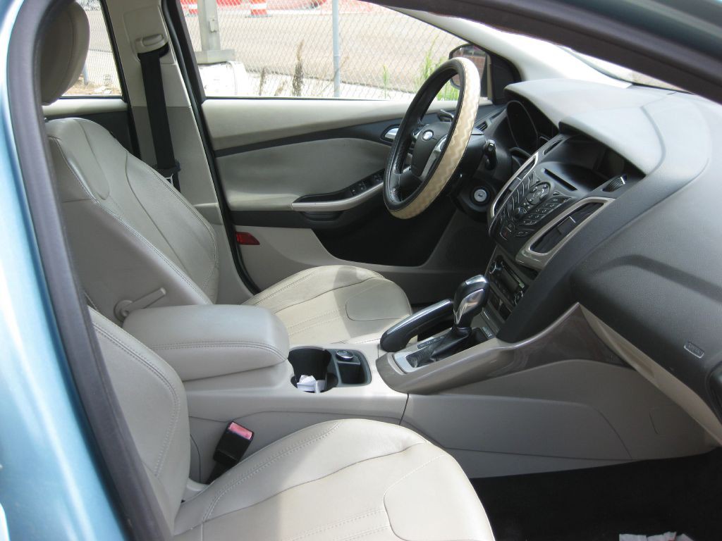 2012 Ford Focus Image 7