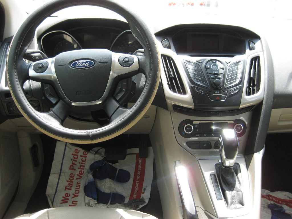2012 Ford Focus Image 8