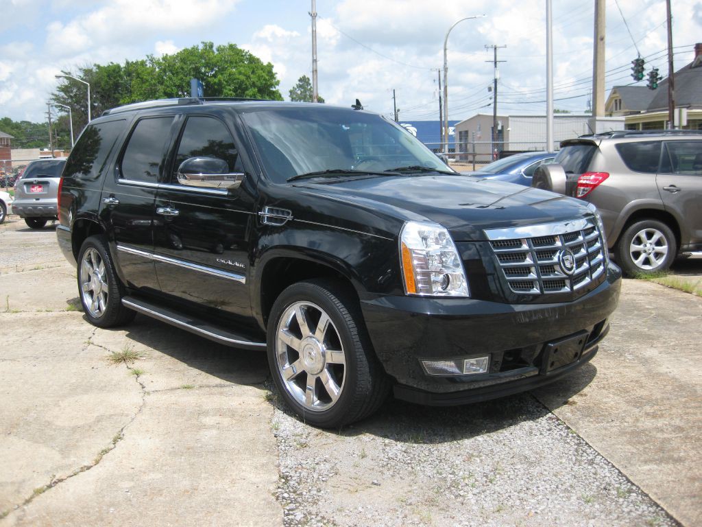 2011 Cadillac Escalade Image 1