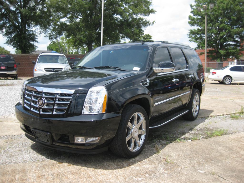 2011 Cadillac Escalade Image 2
