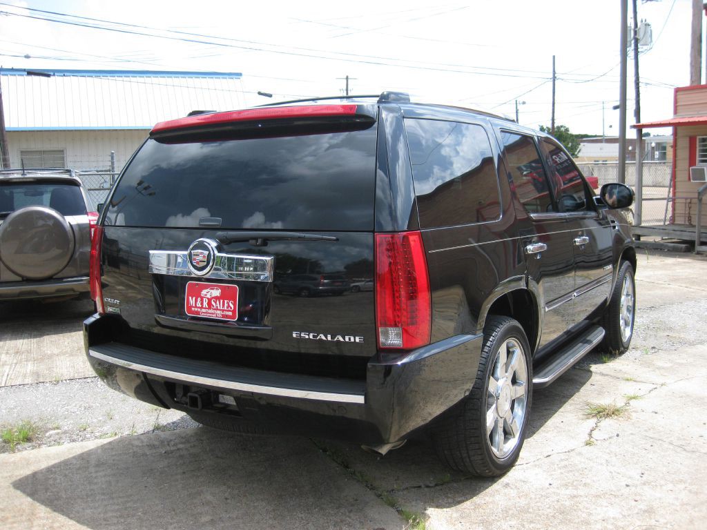 2011 Cadillac Escalade Image 4