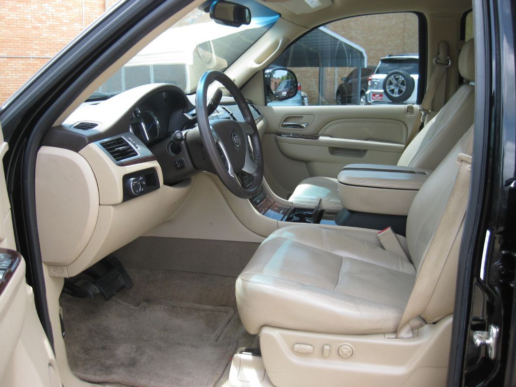 2011 Cadillac Escalade Image 5