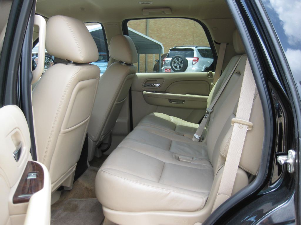2011 Cadillac Escalade Image 6