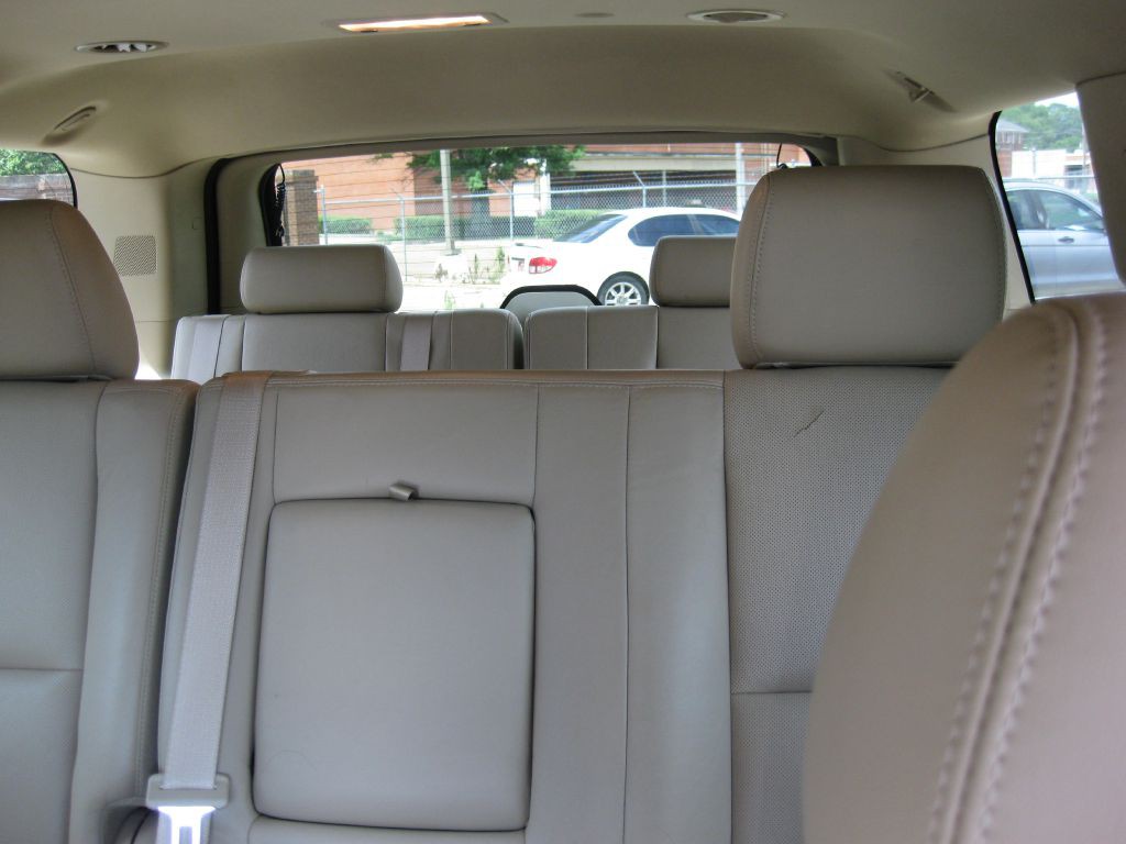2011 Cadillac Escalade Image 7