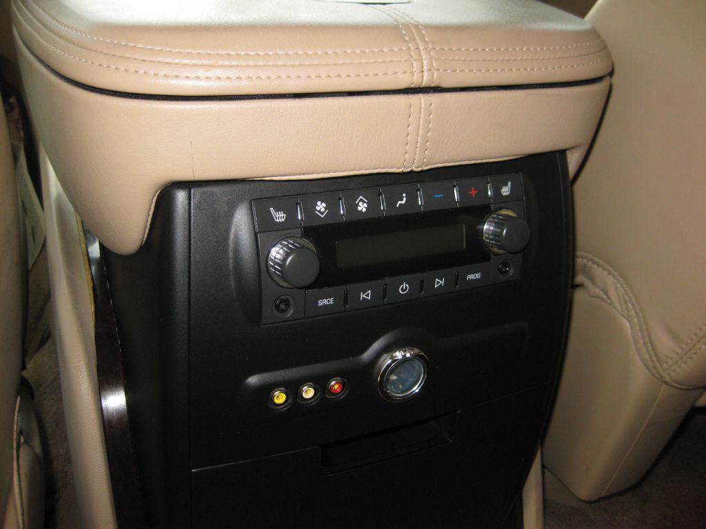 2011 Cadillac Escalade Image 9